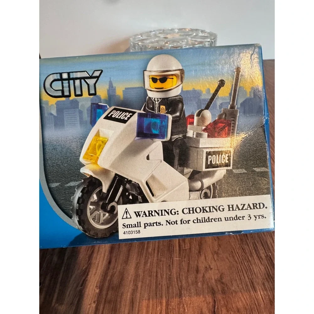 LEGO City Police Motorcycle 7235 New Unused Retired‎ Set